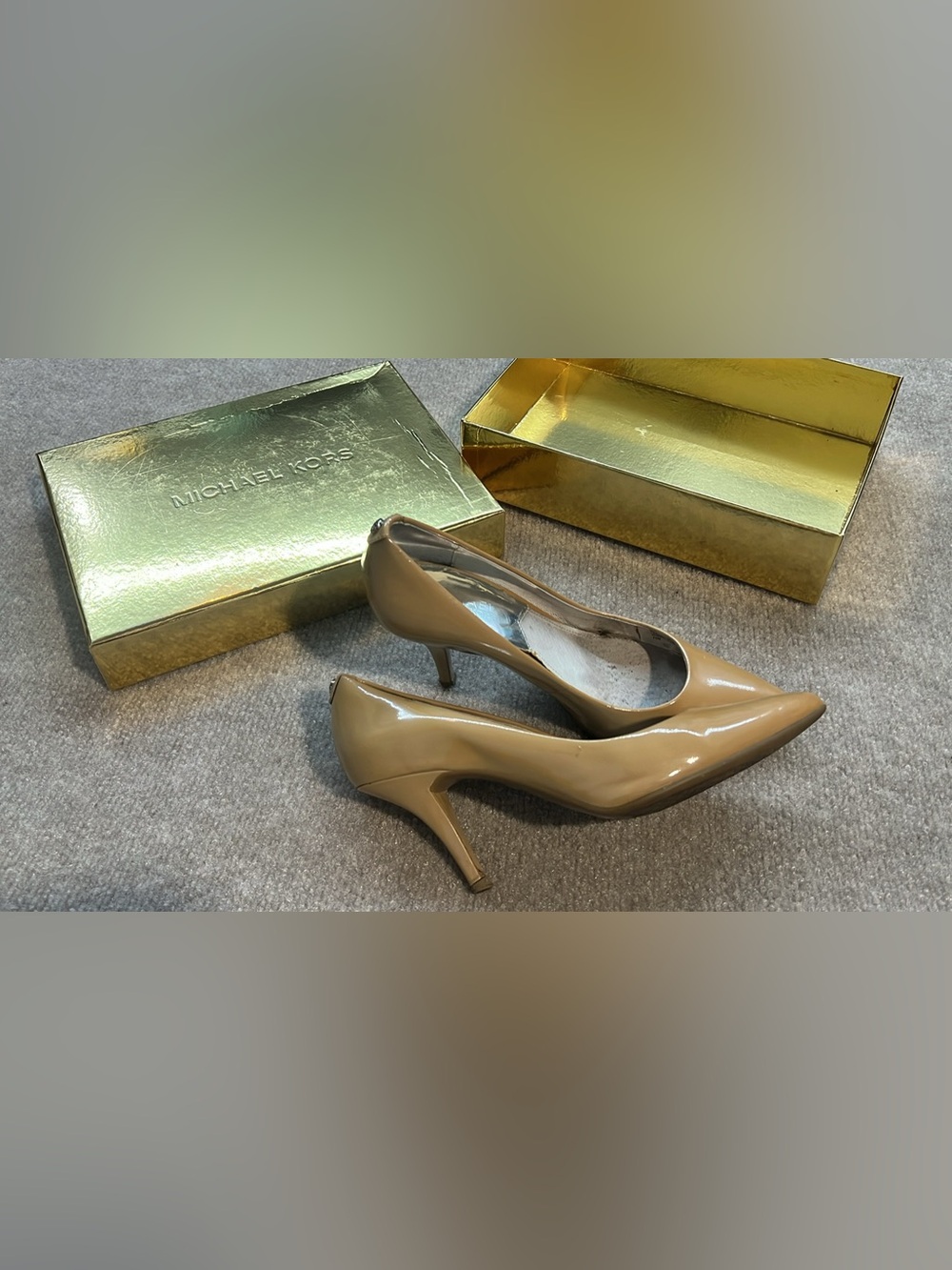 Woman’s 7.5 Michael Kors Nude Leather Pumps